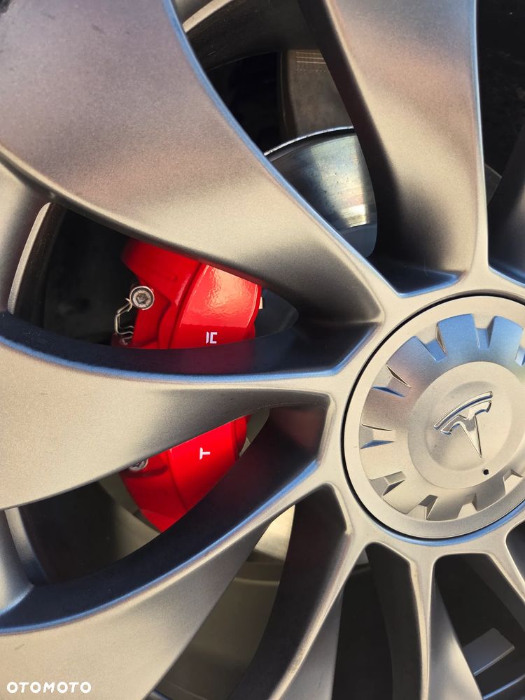 Tesla Model Y Performance AWD - 16