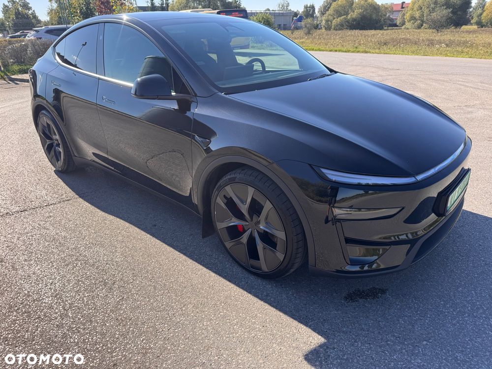 Tesla Model Y Performance AWD - 6