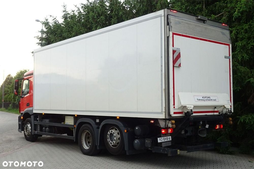 Mercedes-Benz Antos 2840 sypialna euro 6 kontener chłodnia 18 palet 3 osie - 29