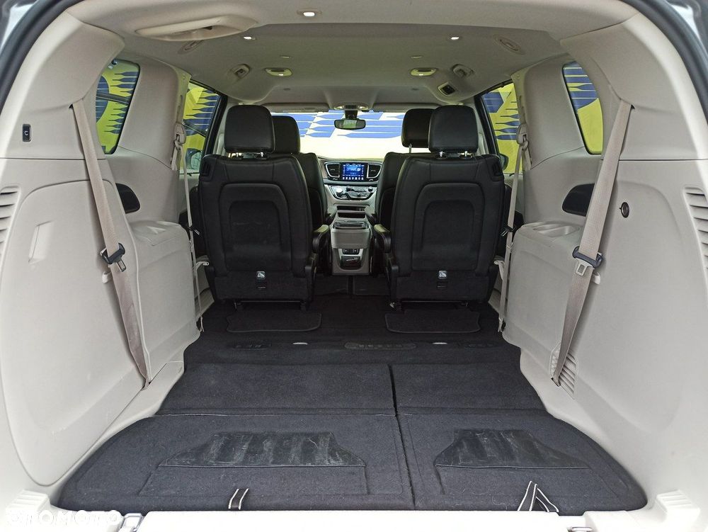 Chrysler Pacifica - 11