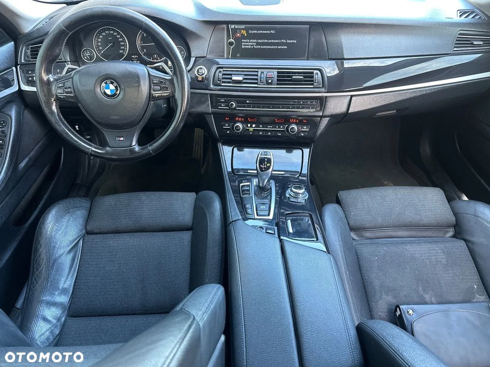 BMW Seria 5 525d xDrive - 14