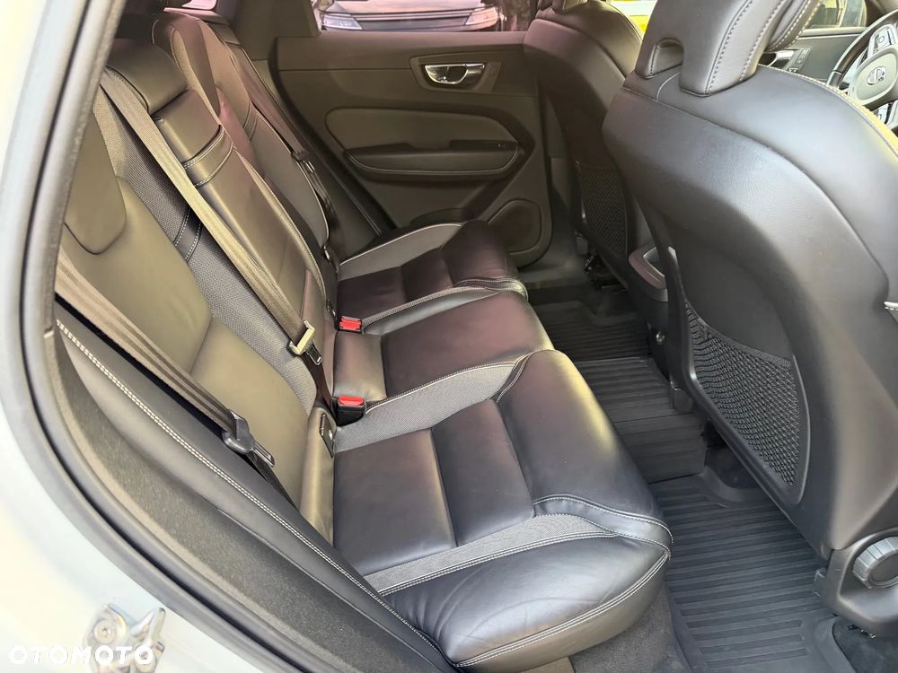 Volvo XC 60 D3 R-Design - 12