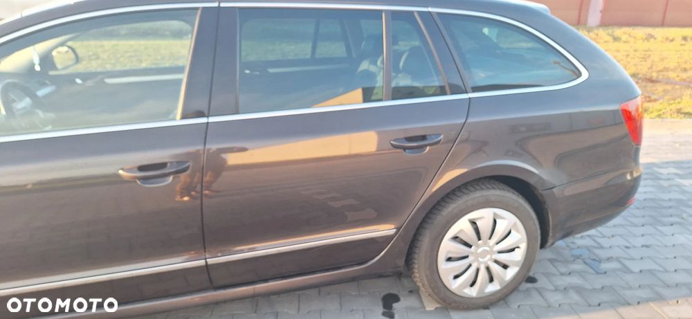 Skoda Superb 2.0 TDI Elegance DSG - 8