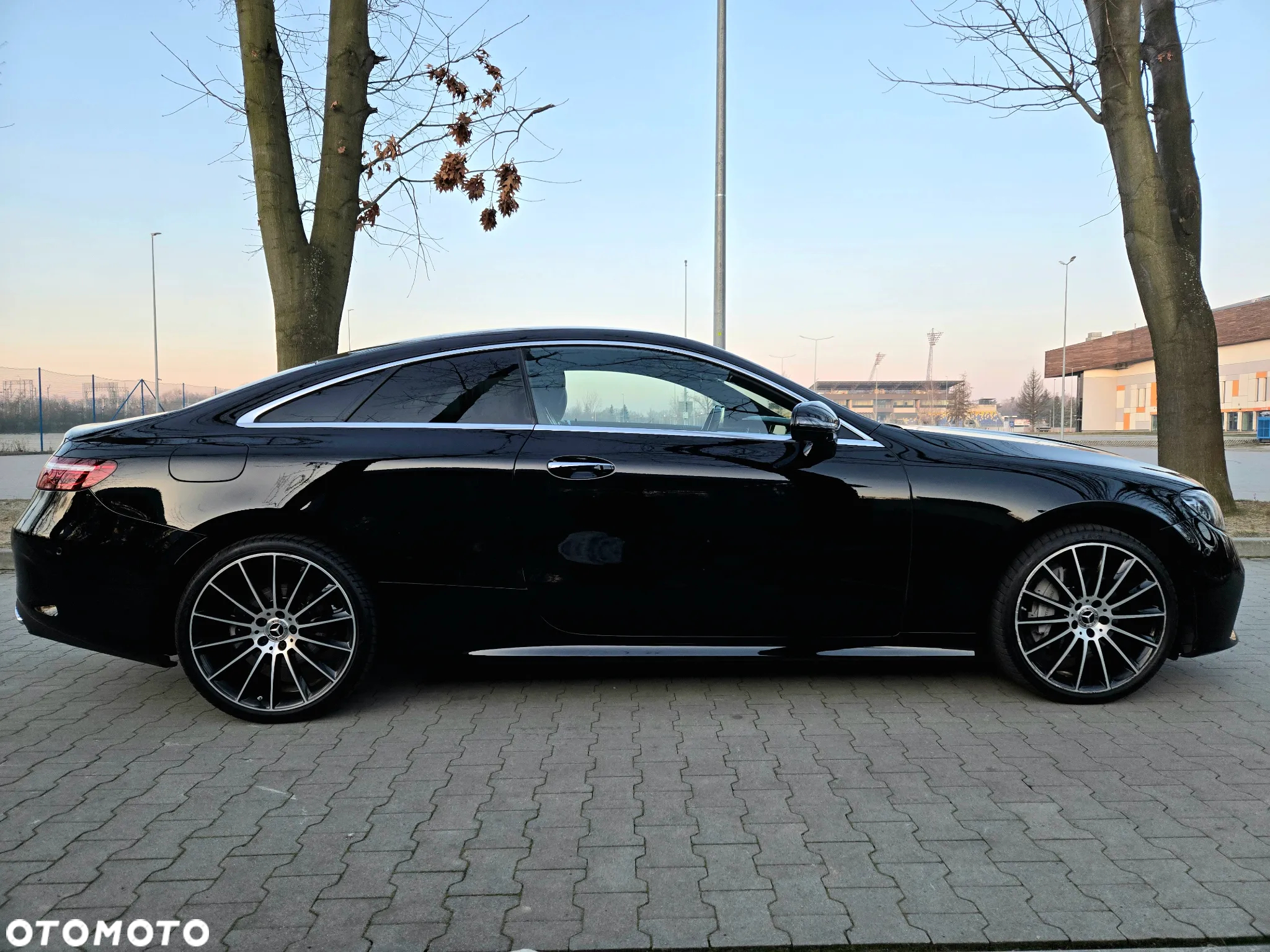 Mercedes-Benz Klasa E 220 d 4Matic Coupe 9G-TRONIC AMG Line - 2