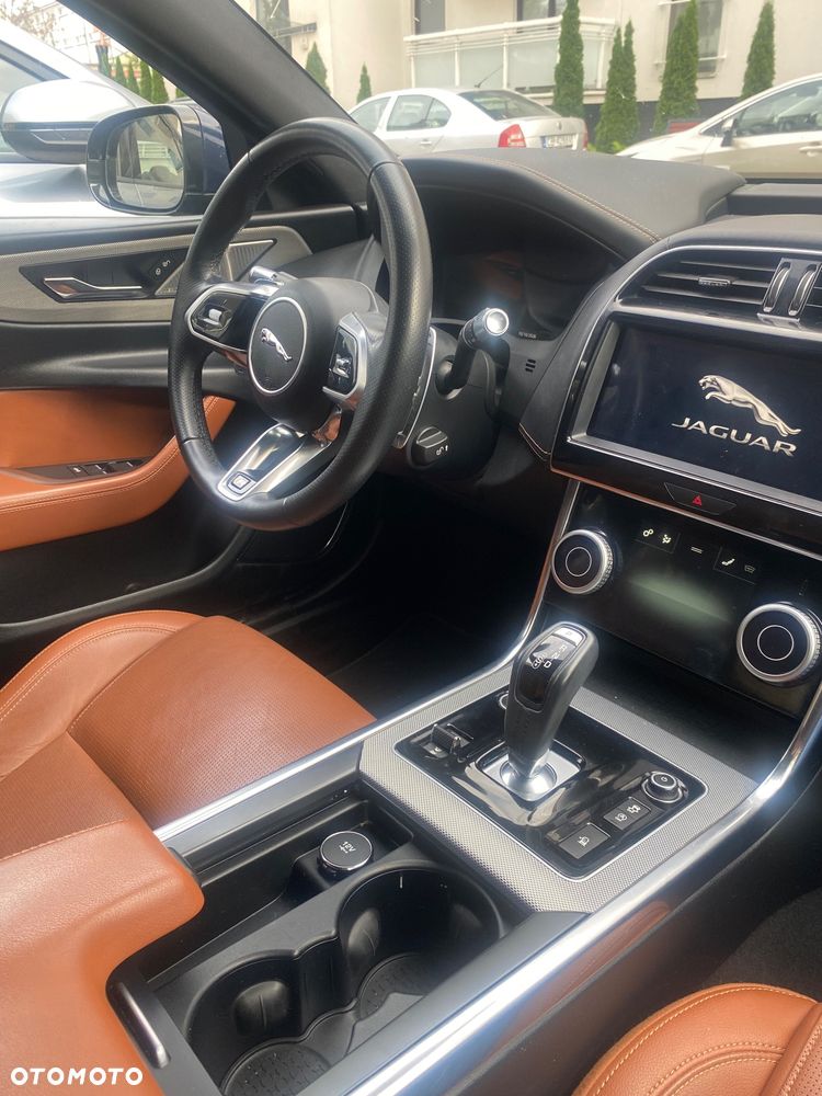 Jaguar XE - 7