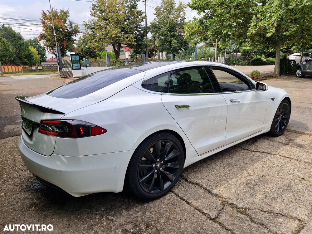 Tesla Model S - 7