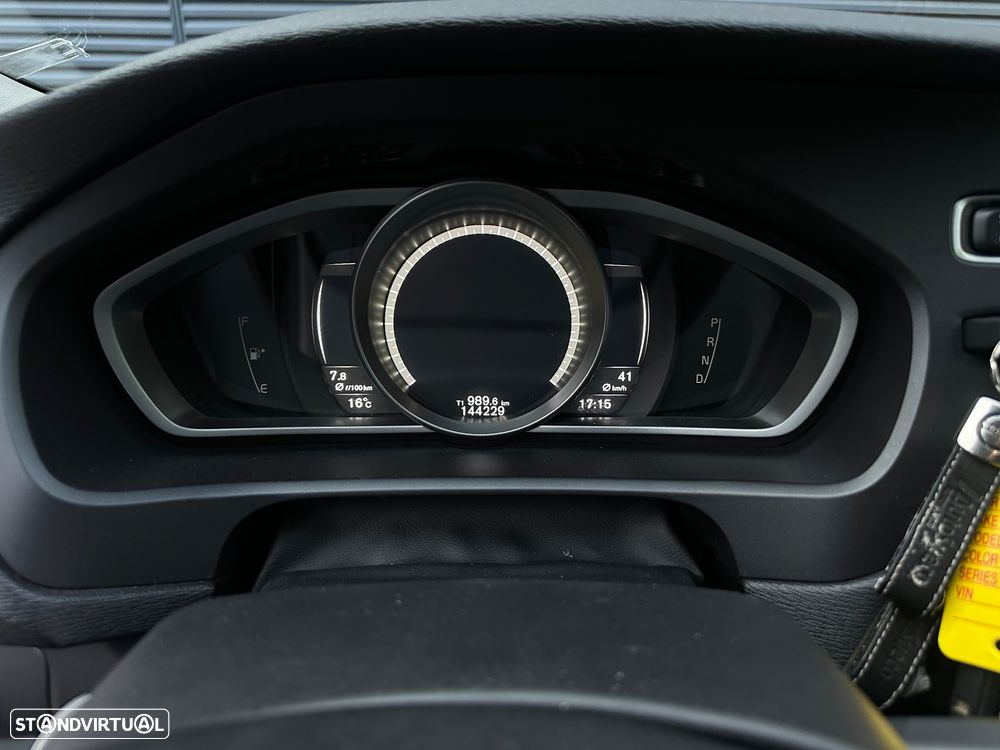 Volvo V40 Cross Country 1.5 T3 Momentum Geartronic - 17