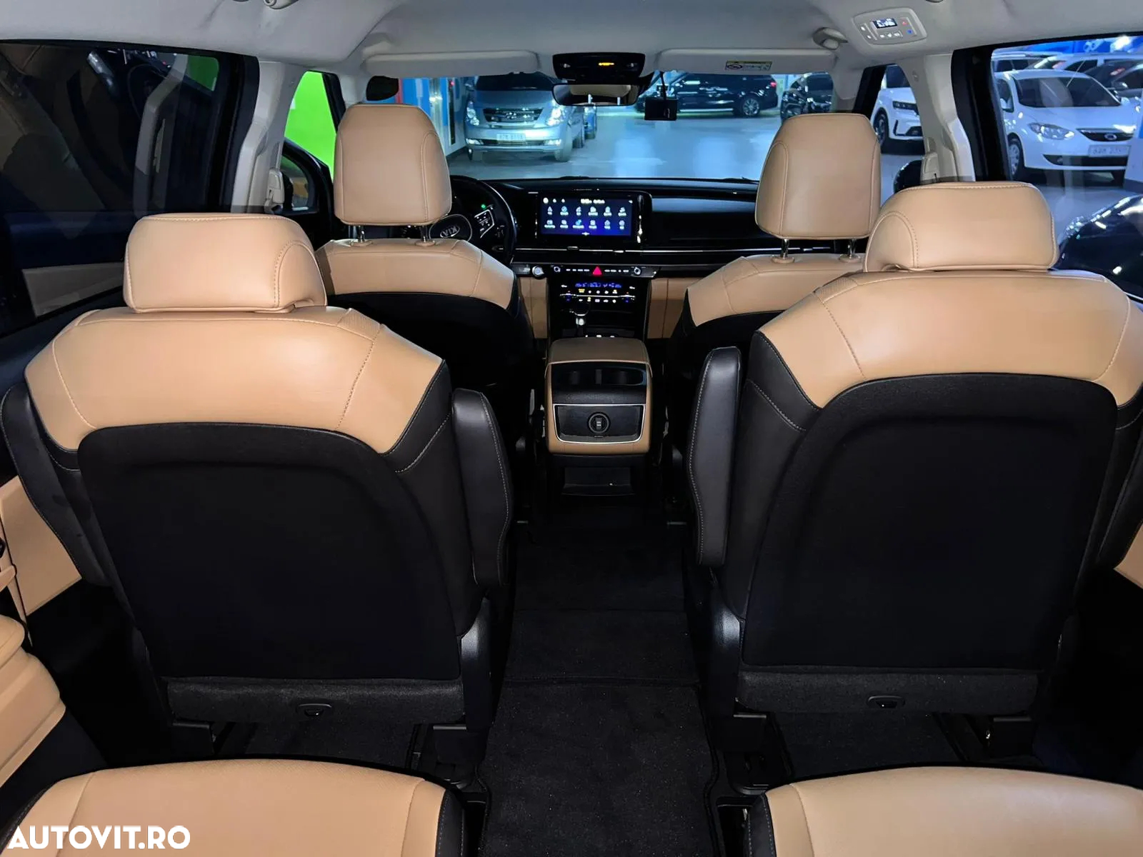 Kia Carnival - 10