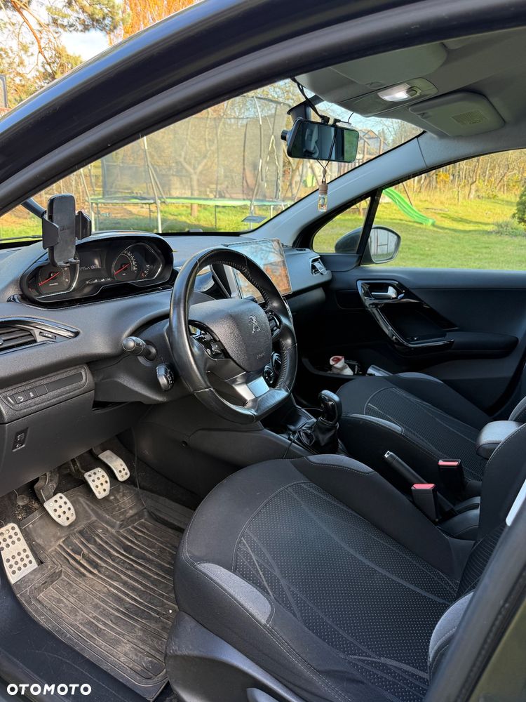 Peugeot 208 - 10