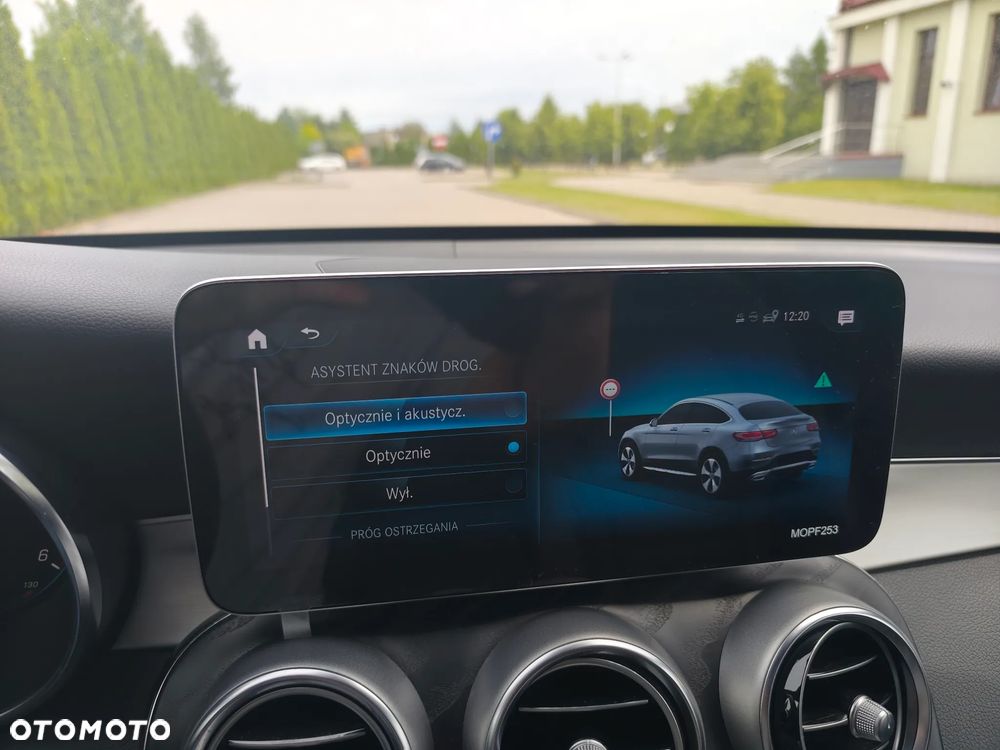 Mercedes-Benz GLC 220 d 4Matic 9G-TRONIC AMG Line Plus - 23
