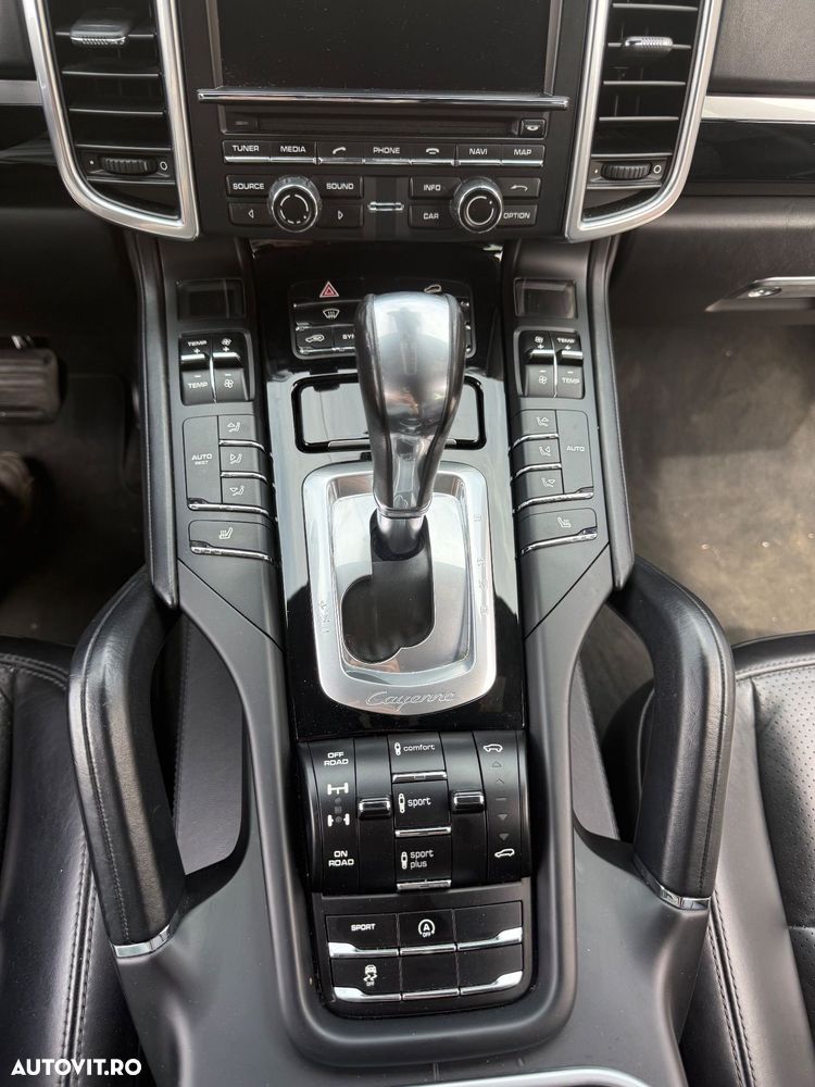 Porsche Cayenne 3.0 L - 17