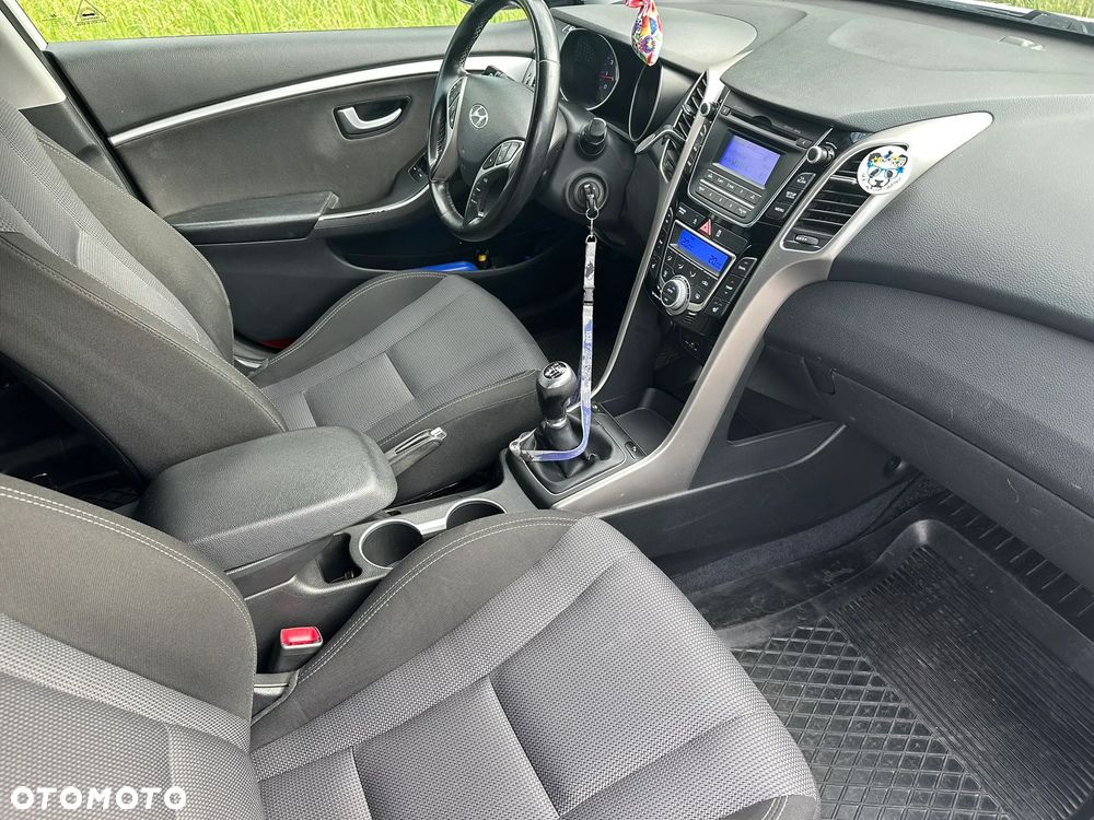 Hyundai i30 1.4 Premiere Comfort - 22