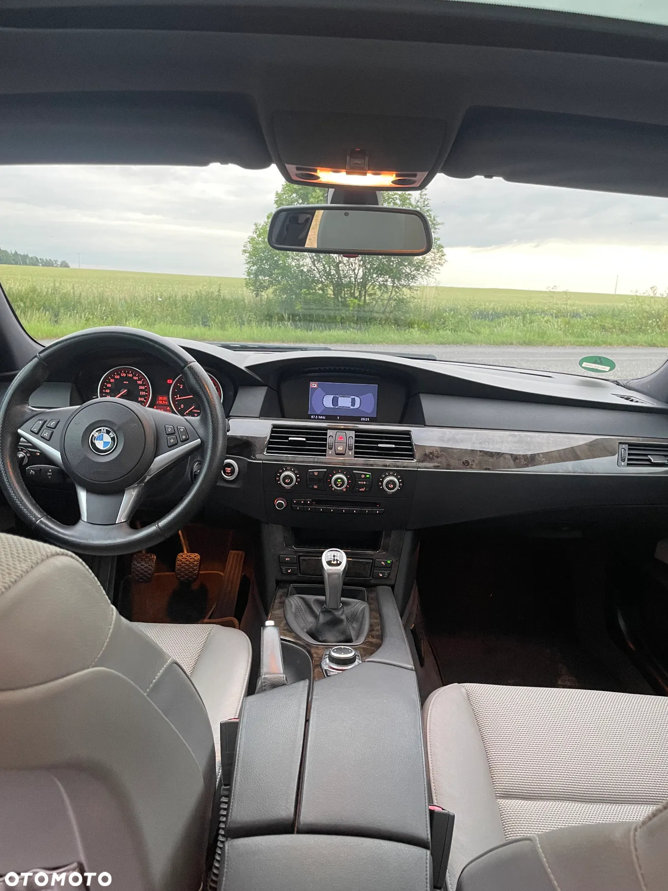 BMW Seria 5 520i - 11