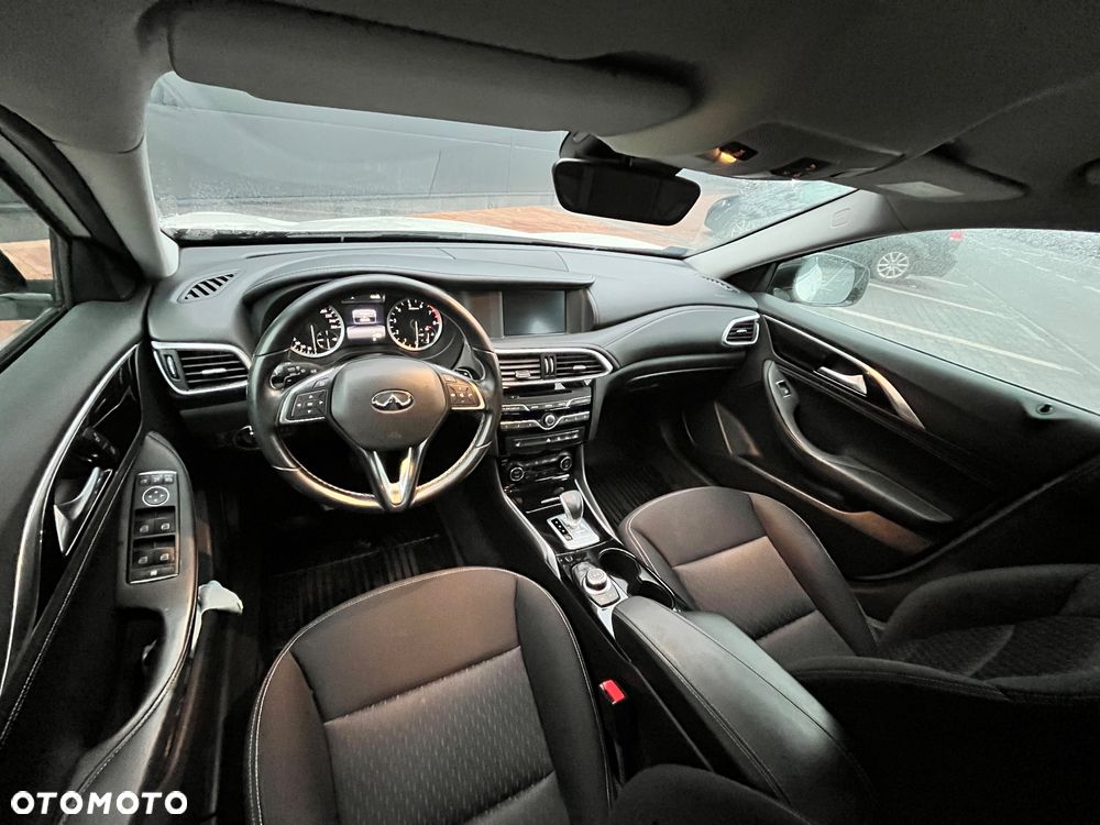 Infiniti Q30 1.6t Premium 7DCT - 11