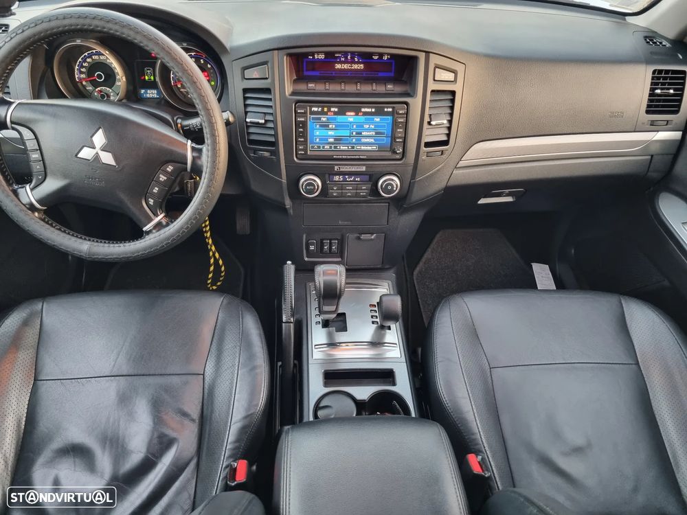 Mitsubishi Pajero - 12
