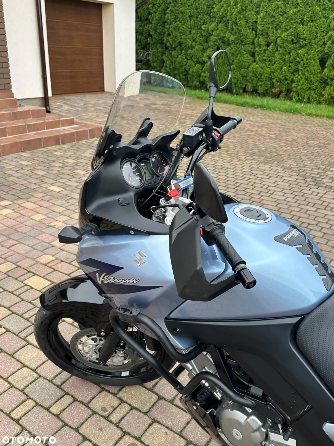 Suzuki V-STROM - 10