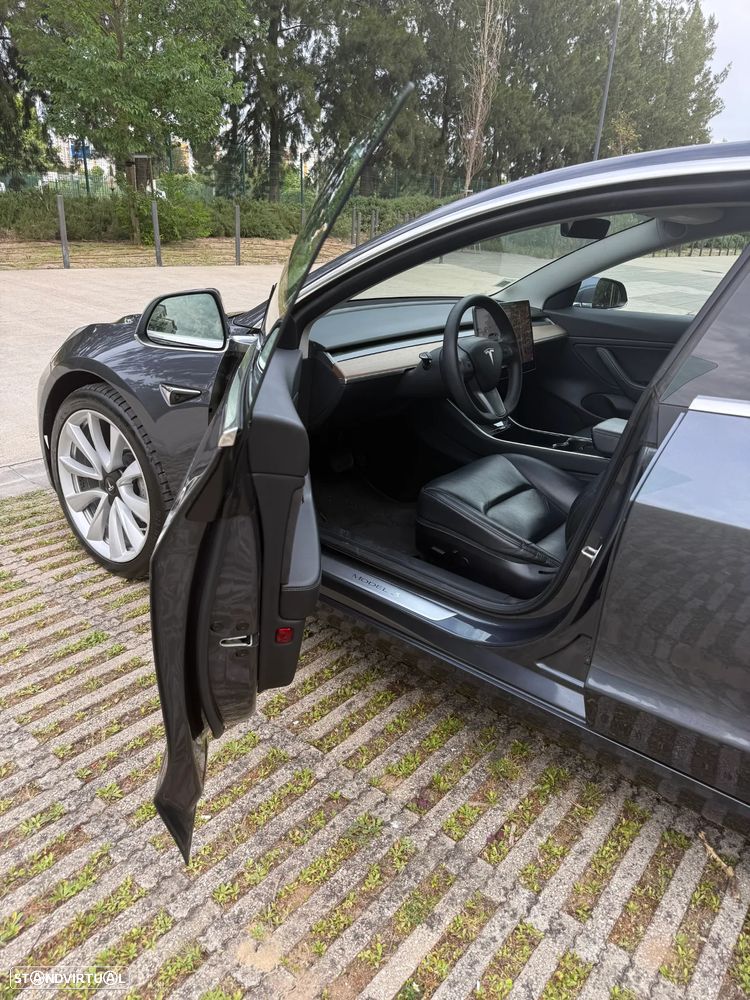Tesla Model 3 - 9