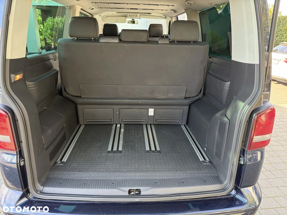 Volkswagen Multivan - 12