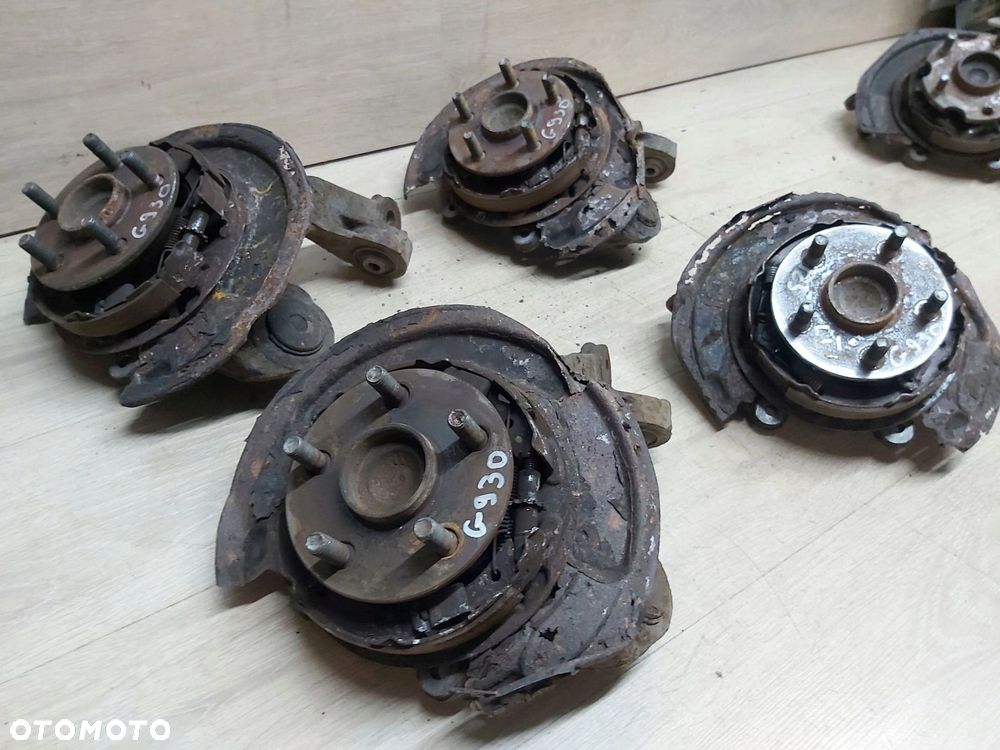TOYOTA Avensis T25 03-08 r zwrotnica LEWY tył piasta 5x100 - 1