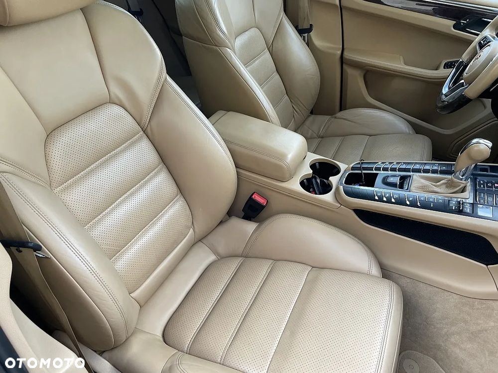 Porsche Macan Turbo PDK - 30