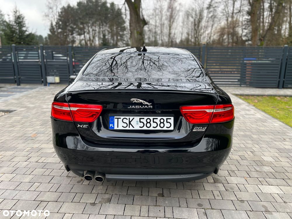 Jaguar XE - 4