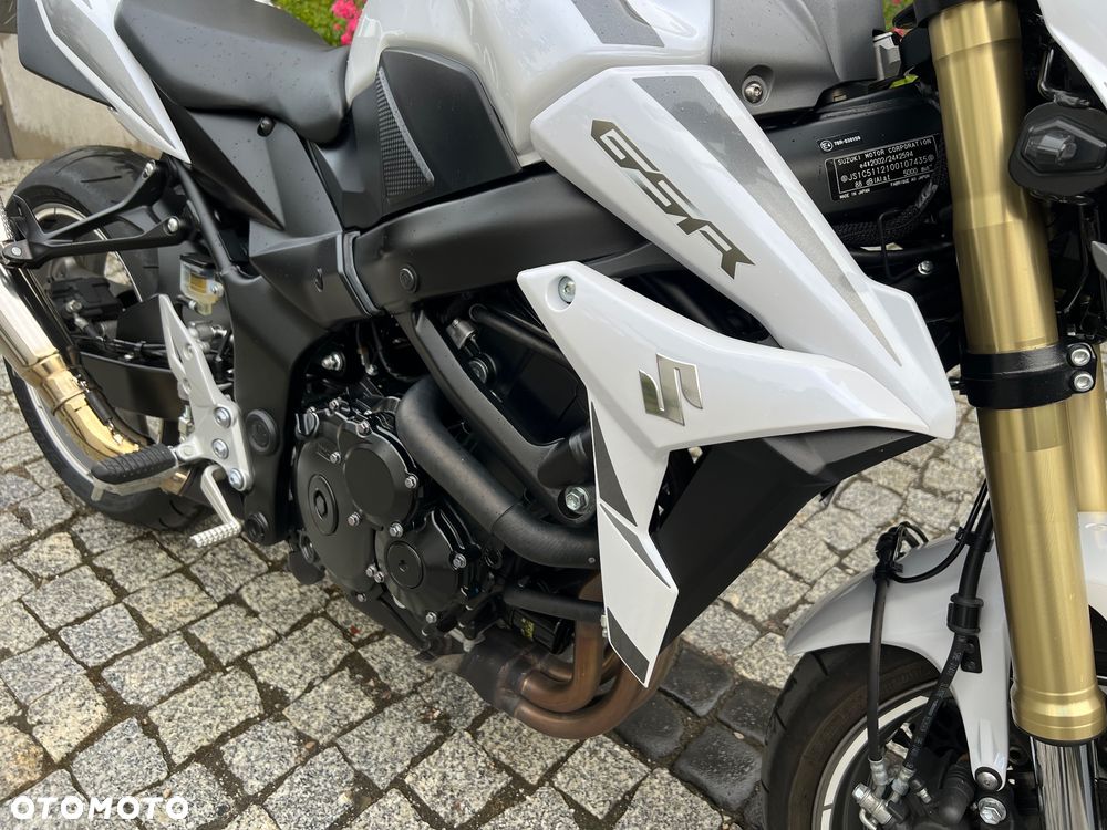 Suzuki GSR - 20