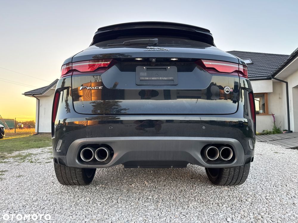 Jaguar F-Pace P550 AWD SVR - 12