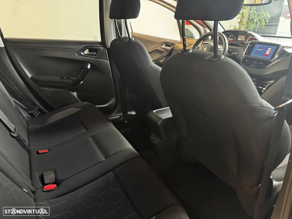 Peugeot 2008 1.2 PureTech Allure - 26