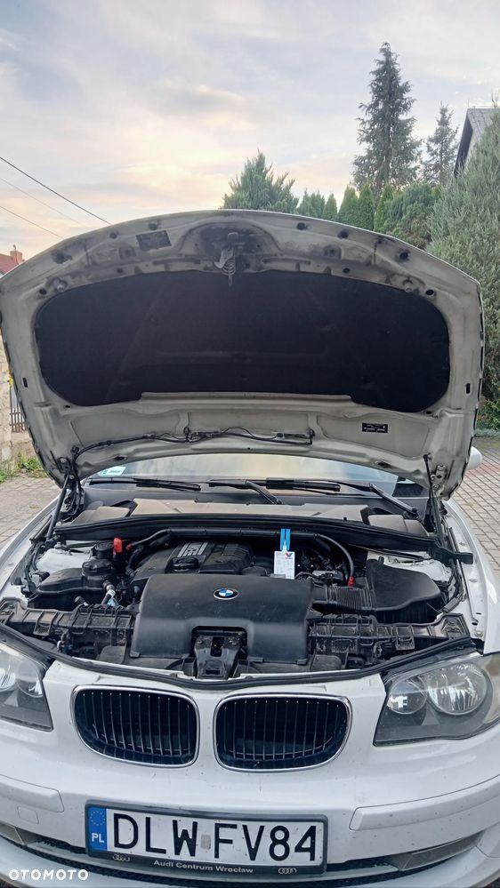 BMW Seria 1 116I 2009 photo 2