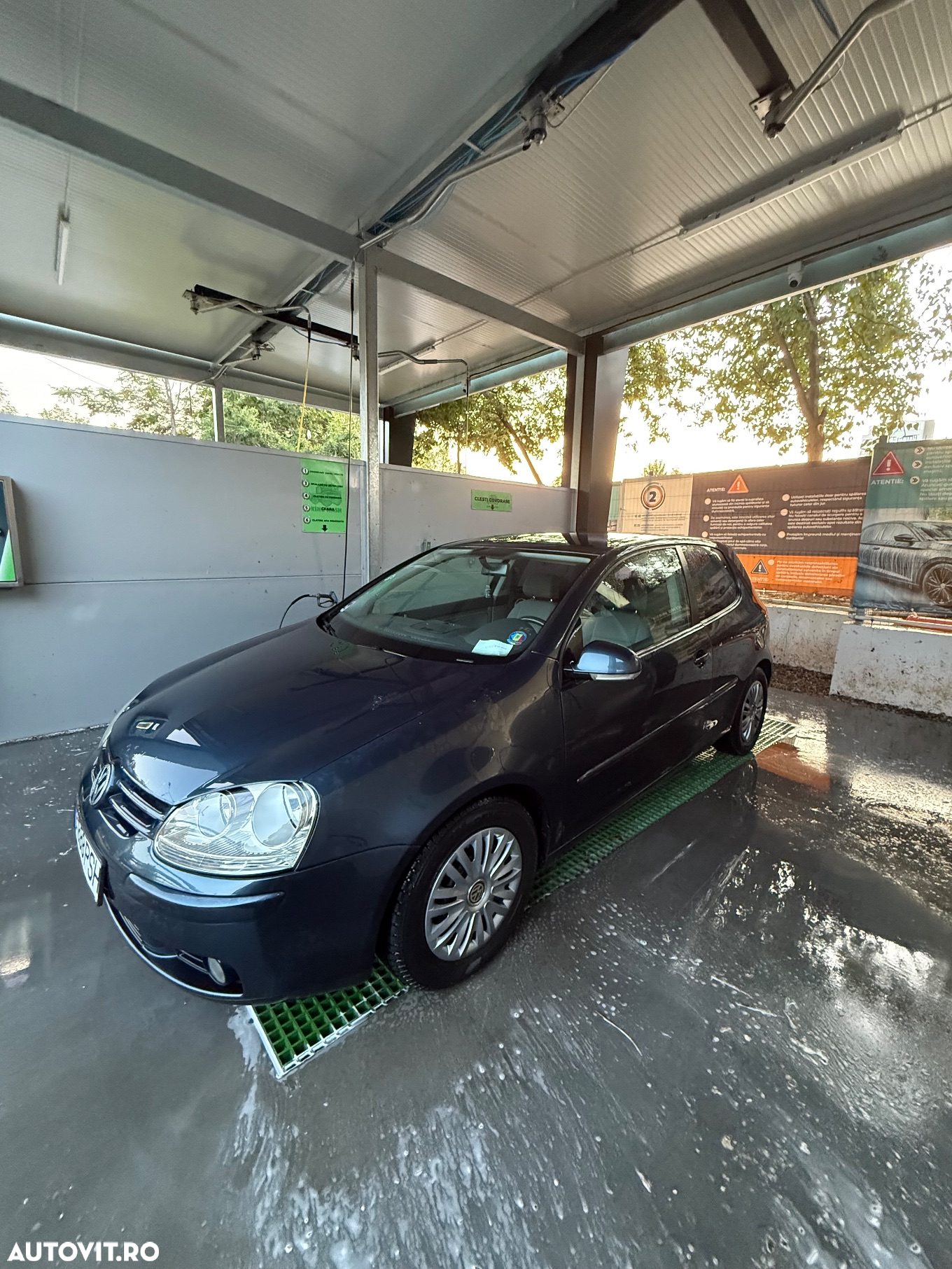 Volkswagen Golf 2.0 TDI Sportline - 2