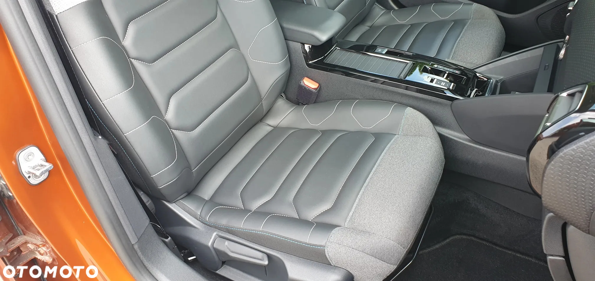 Citroën C4 PureTech 155 Stop&Start EAT8 SHINE - 32