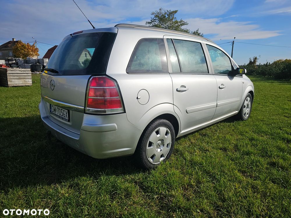 Opel Zafira 1.9 CDTI Essentia - 4