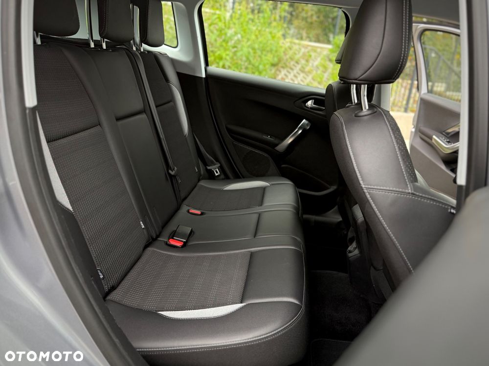 Peugeot 2008 1.2 Pure Tech Allure S&S - 32