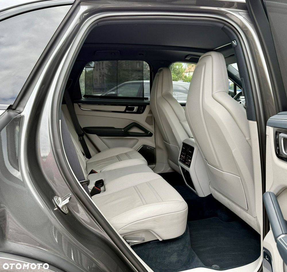 Porsche Cayenne - 12