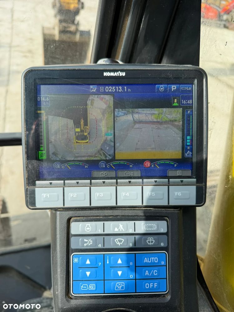 Komatsu PC 210 LC -11E0 - 10