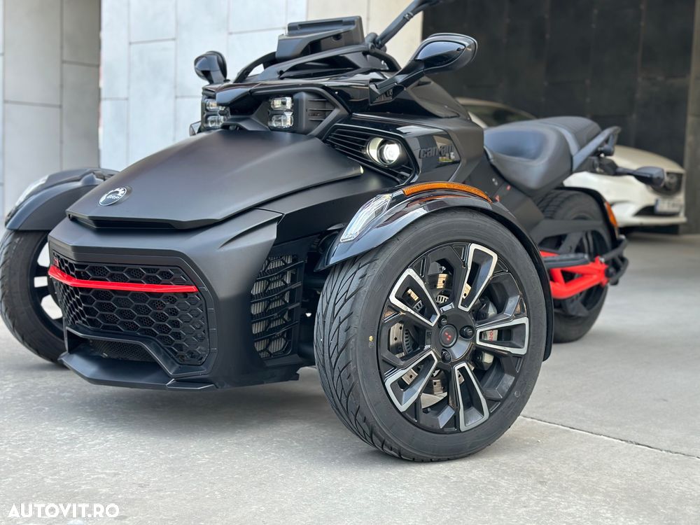 Can-Am Spyder - 1