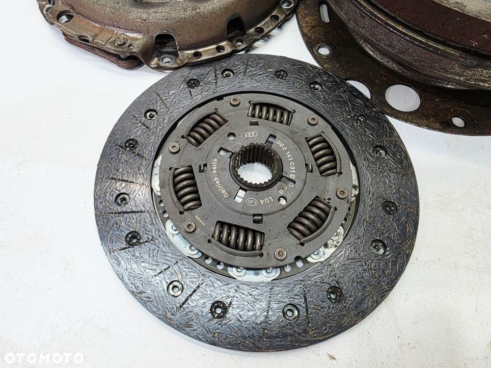 KOŁO DWUMASOWE SPRZĘGŁO AUDI A4 B8 A5 2.0 TDI TFSI 0B2105266S 8/26 - 5
