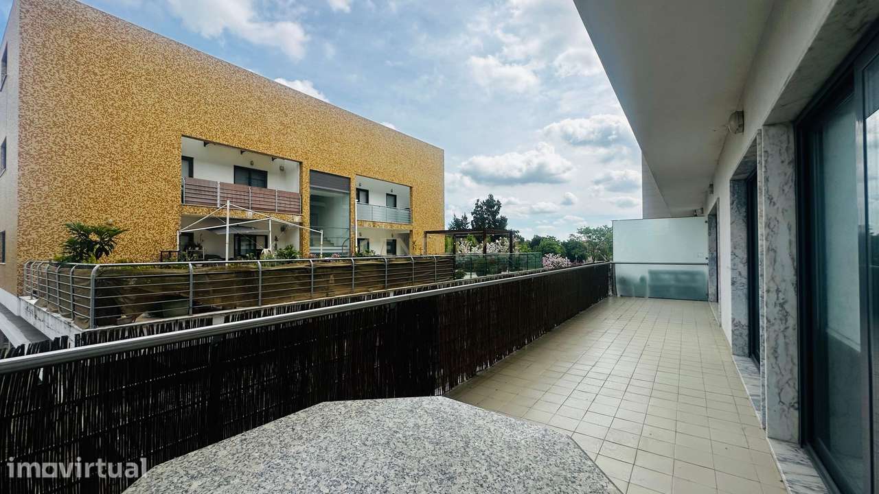 Apartamento T3 com Varandas, Garagem e Parqueamento, na Vila Serena, P - Grande imagem: 2/36