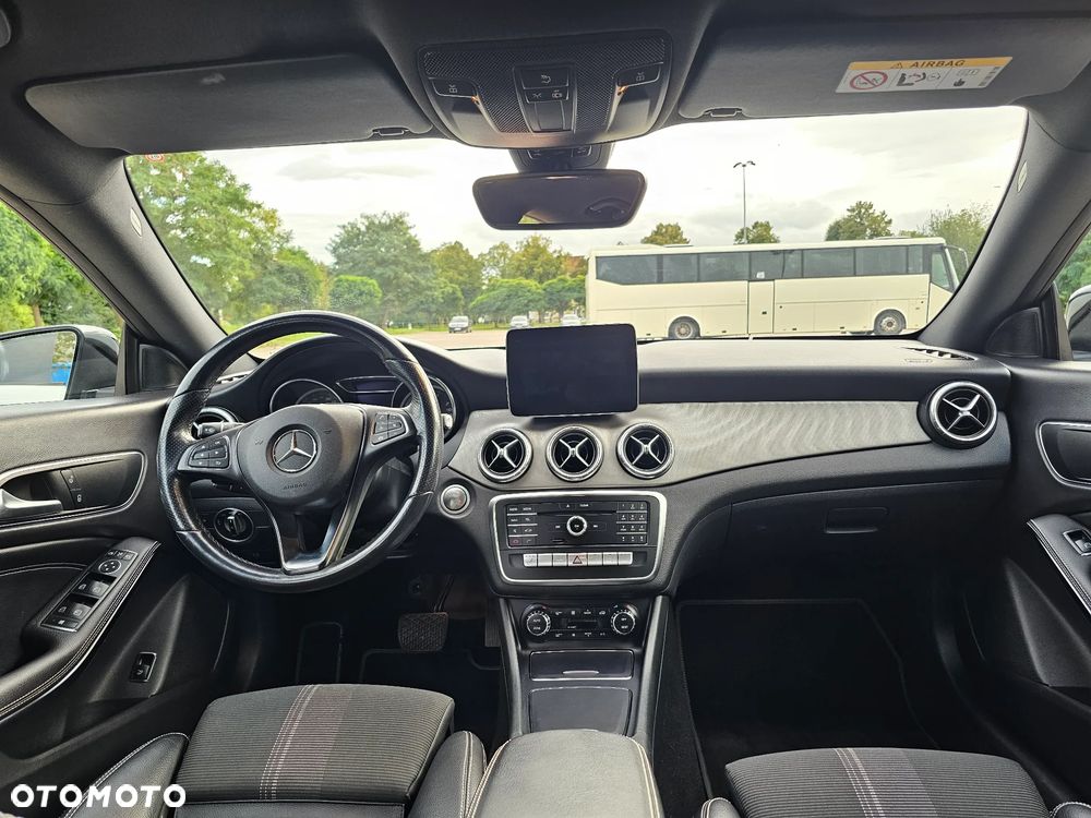 Mercedes-Benz CLA 200 7G-DCT - 13