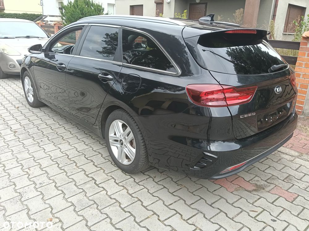 Kia Ceed - 13