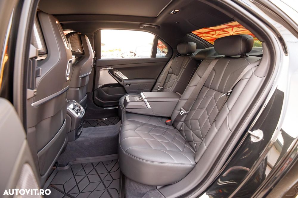 BMW Seria 7 740d xDrive MHEV - 14