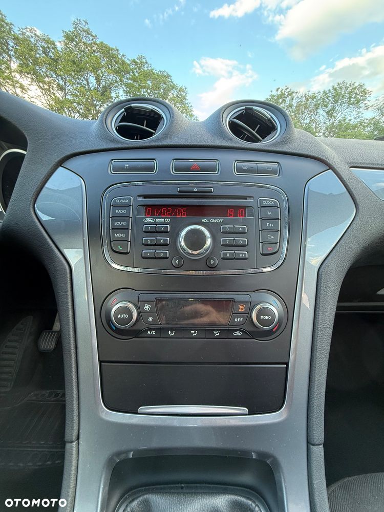 Ford Mondeo 2.0 Trend - 12