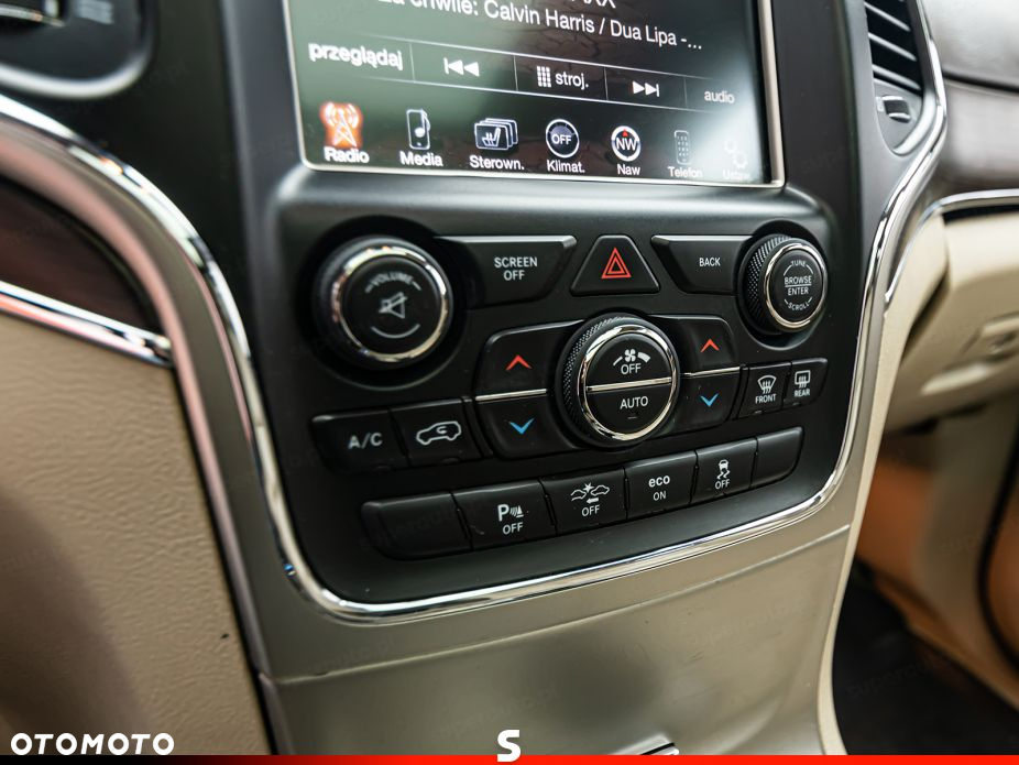 Jeep Grand Cherokee - 24