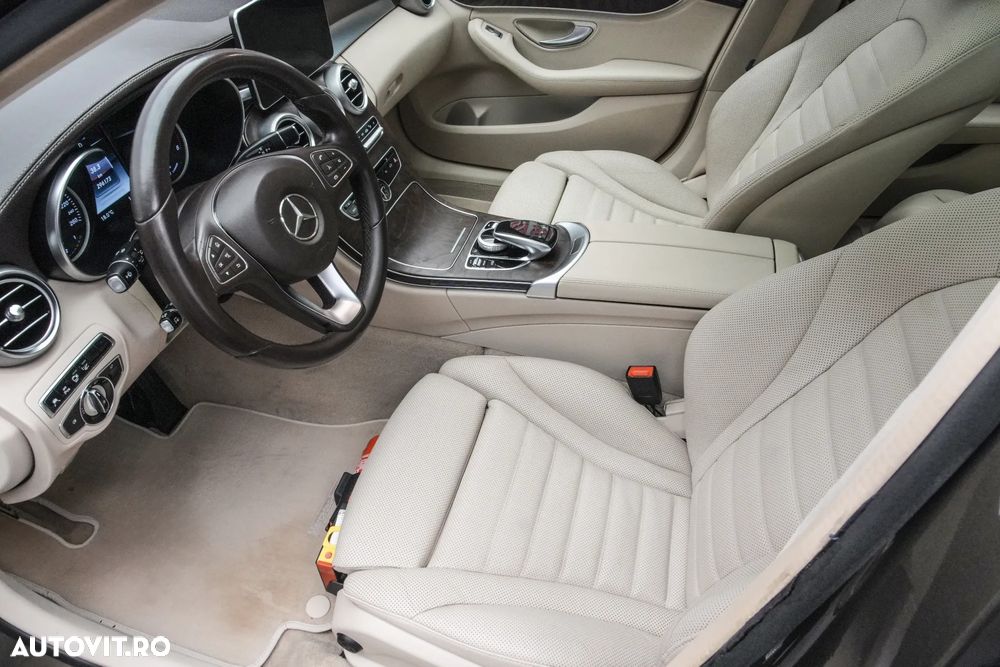 Mercedes-Benz C 300 BlueTec Hybrid - 12