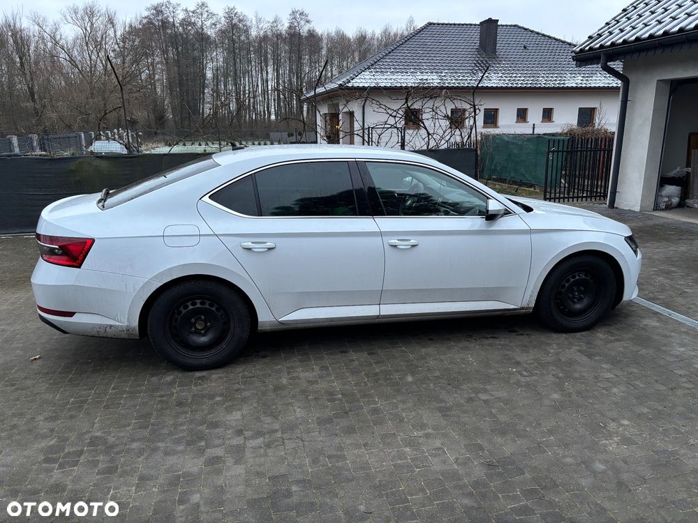 Skoda Superb 2.0 TDI Style - 4