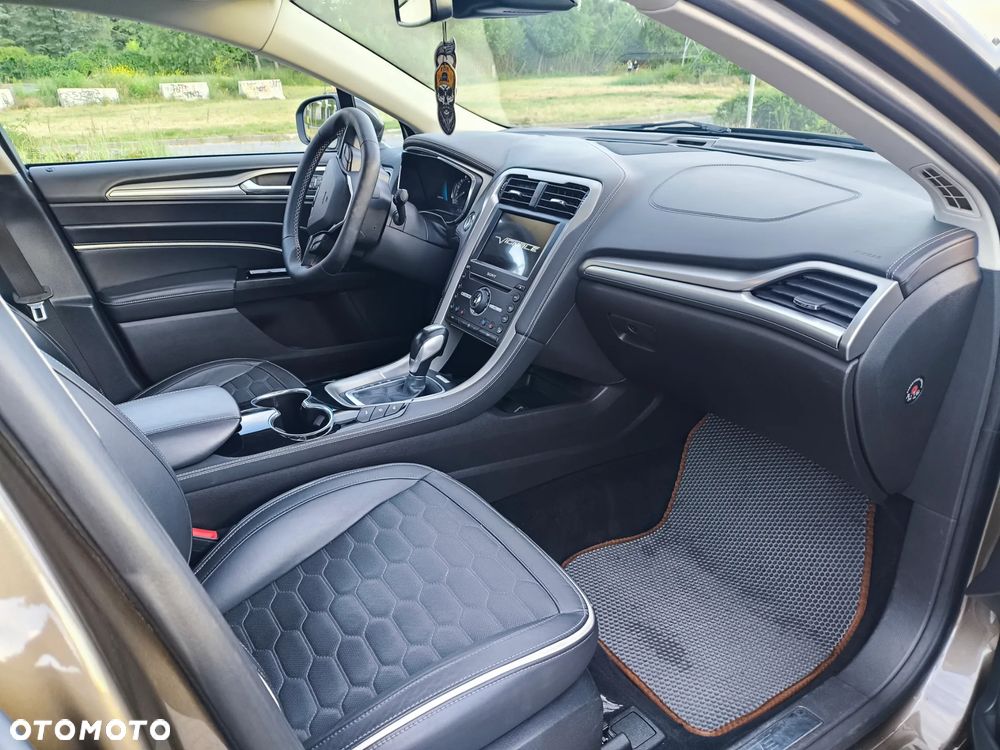 Ford Mondeo Vignale 2.0 Hybrid - 11