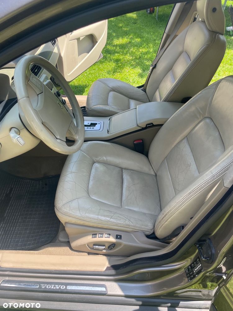 Volvo XC 70 D5 AWD Momentum - 8