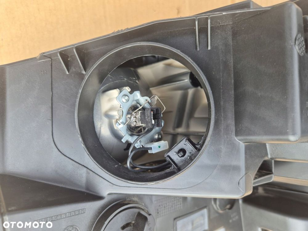Peugeot Rifter lampa prawa.Soczewka H7.LED. OE. - 11