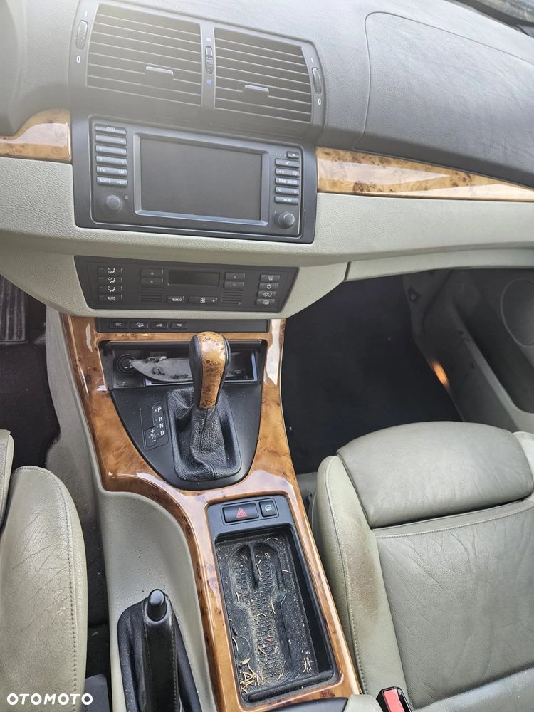 BMW X5 4.4i - 9