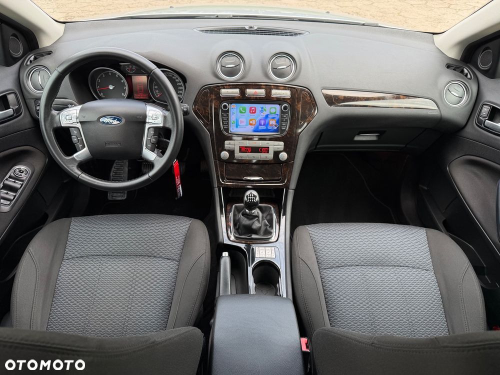Ford Mondeo 2.5 Ghia - 14